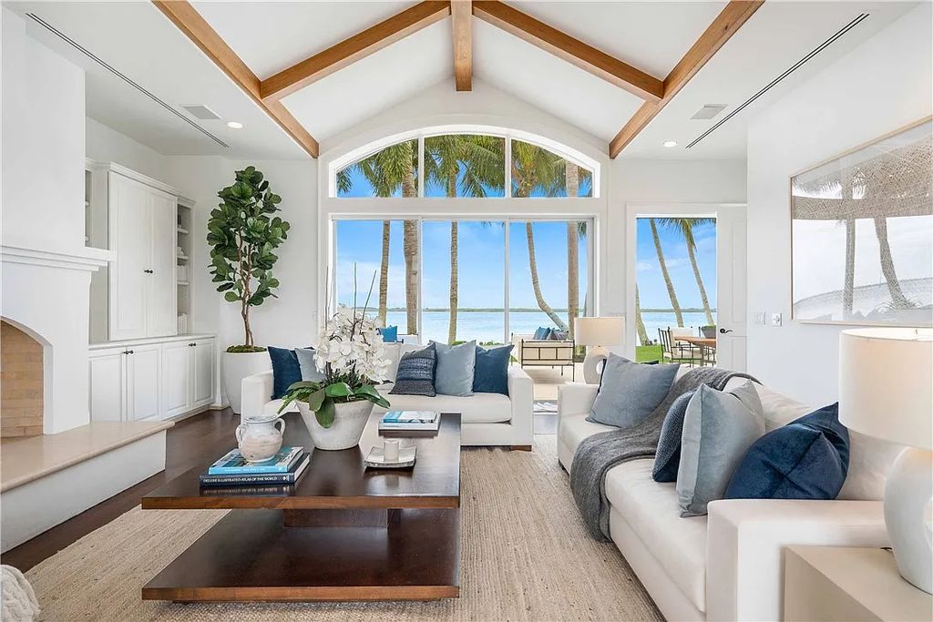 Located in the prestigious Little Harbour community, this magnificent Mizner-inspired Cote d'Azur estate offers 5 bedrooms, 7 full baths, and 2 half baths across 6,812± square feet.