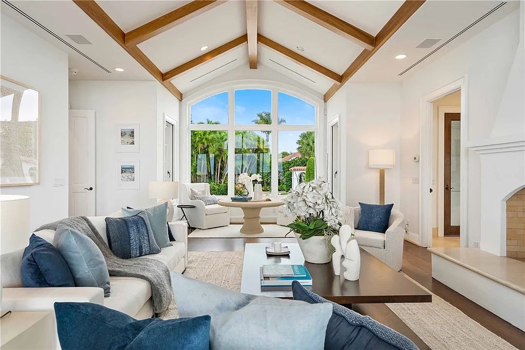 Located in the prestigious Little Harbour community, this magnificent Mizner-inspired Cote d'Azur estate offers 5 bedrooms, 7 full baths, and 2 half baths across 6,812± square feet.