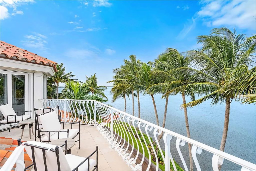 Located in the prestigious Little Harbour community, this magnificent Mizner-inspired Cote d'Azur estate offers 5 bedrooms, 7 full baths, and 2 half baths across 6,812± square feet.