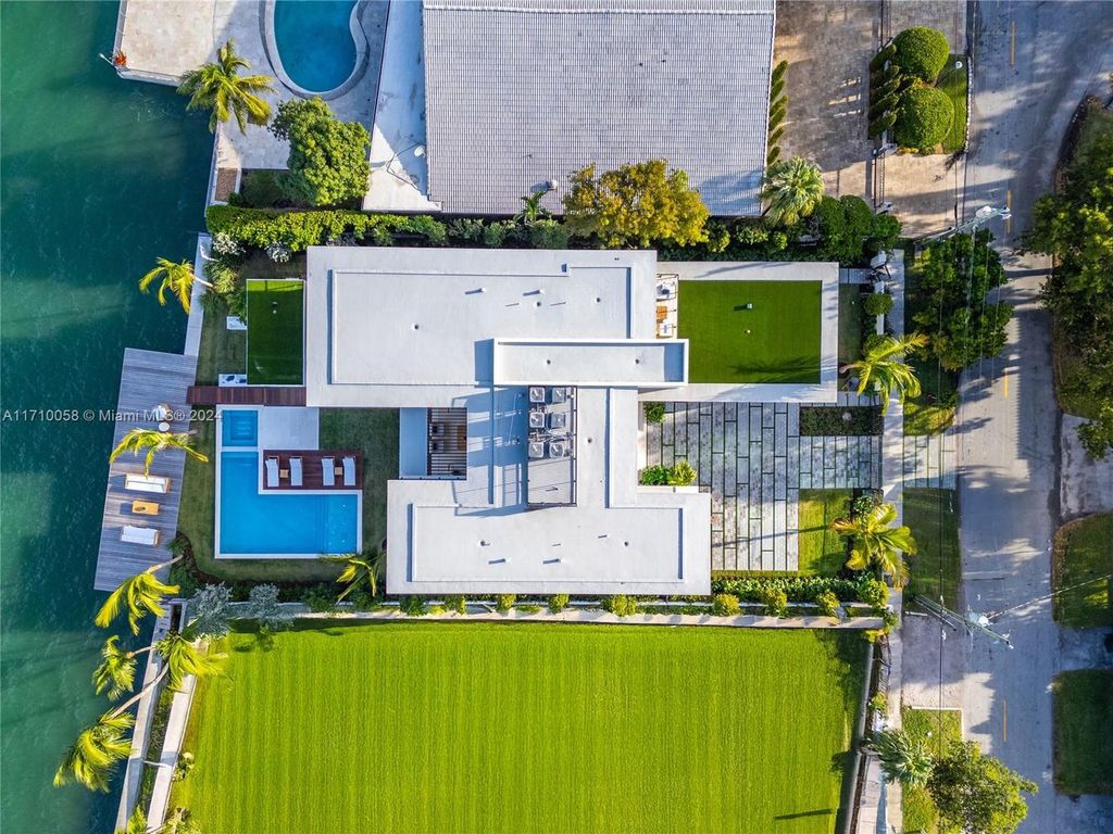 $34.5 Million Miami Beach Waterfront Mansion Built by Todd Michael Glaser with Stunning Biscayne Bay Views