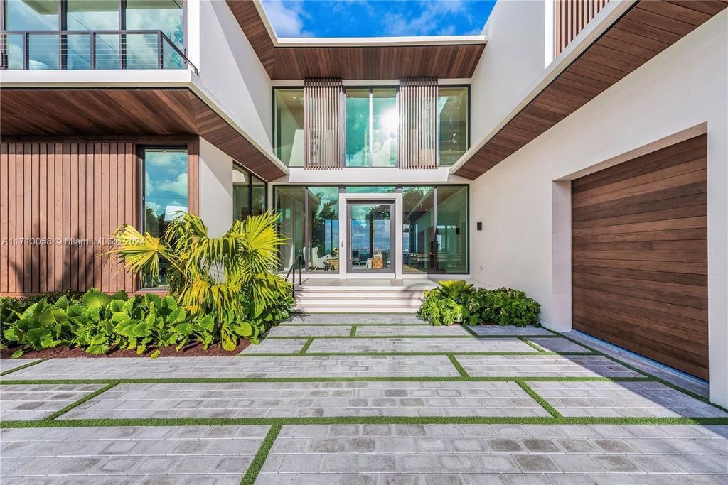 $34.5 Million Miami Beach Waterfront Mansion Built by Todd Michael Glaser with Stunning Biscayne Bay Views