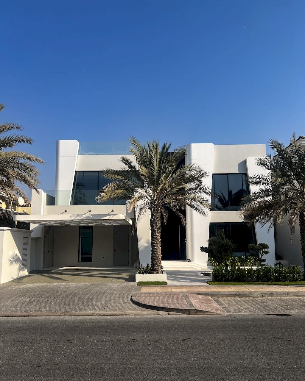 B-21 Villa, Contemporary Luxury by Zomorrodi and Associates