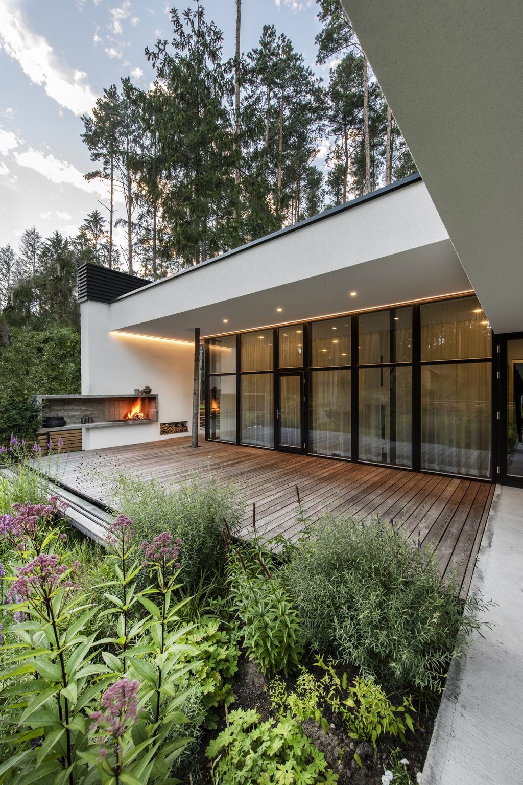 Bridge House, A Modern Retreat by ArchLAB studio