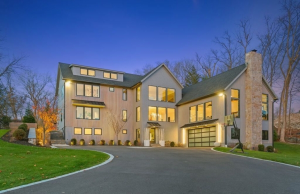 High-End Materials and Advanced Technology Define This Connecticut Modern Farmhouse Asking $4.45 Million