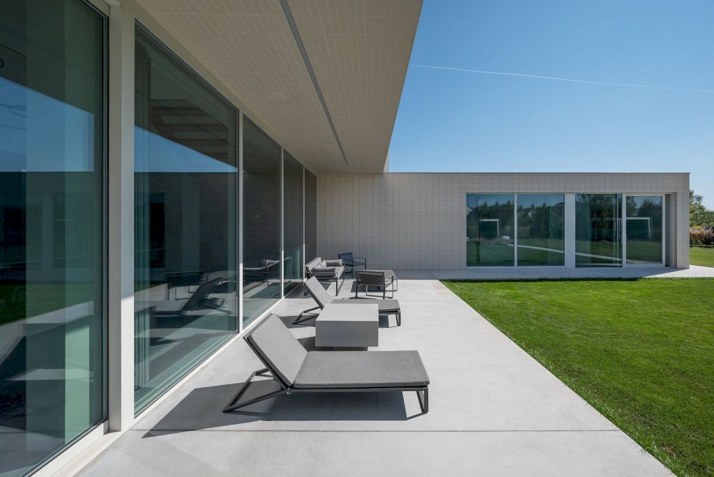 RD 40 House, A Modern Cubic Villa by Pawel Lis Architekci