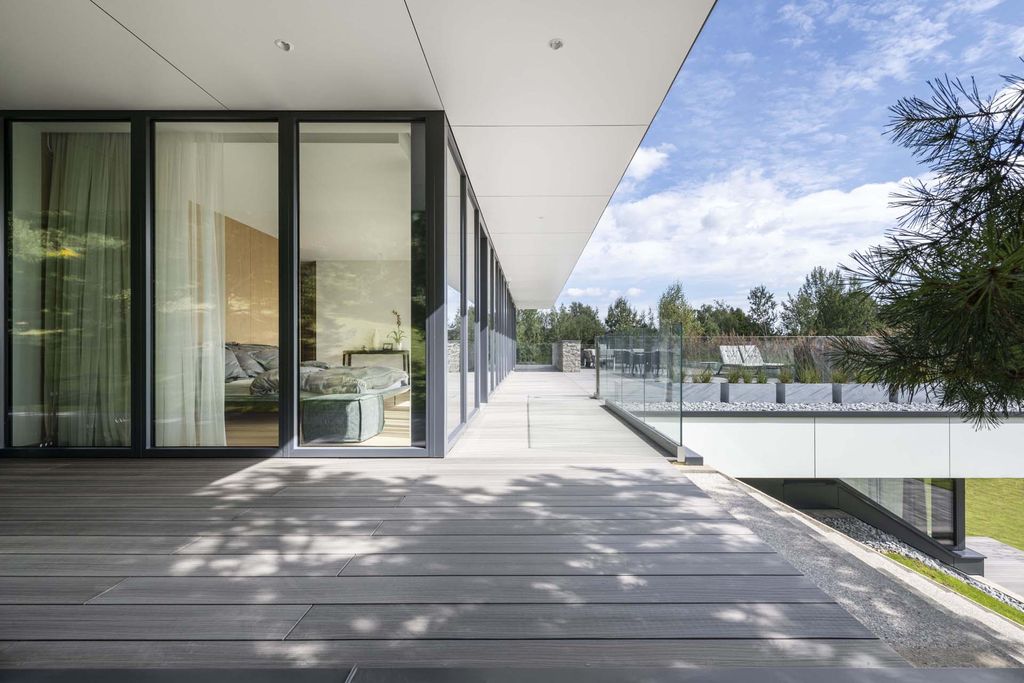 Terrace House for Contemporary Living by ArchLAB studio