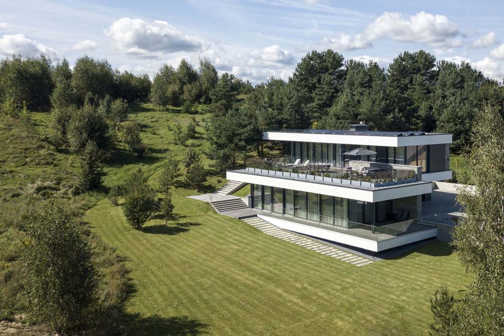 Terrace House for Contemporary Living by ArchLAB studio