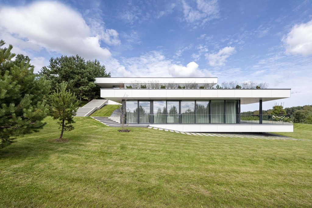 Terrace House for Contemporary Living by ArchLAB studio