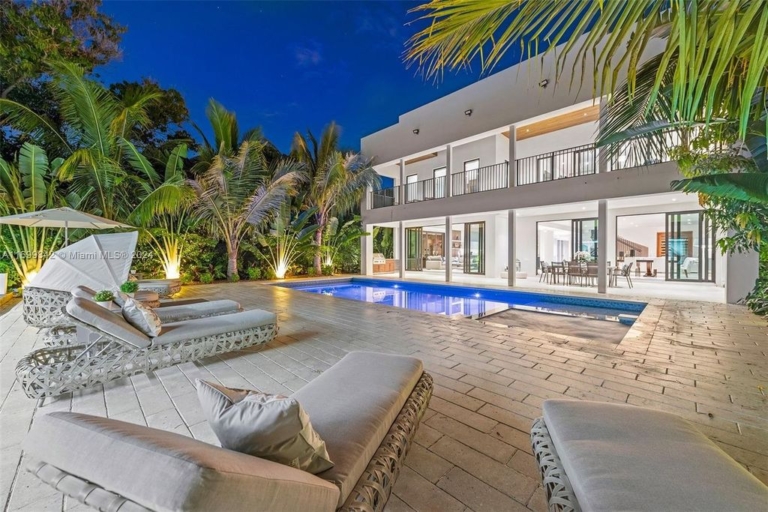 $15.5 Million Waterfront Villa in Miami Beach that Blends Mediterranean and Modern Design