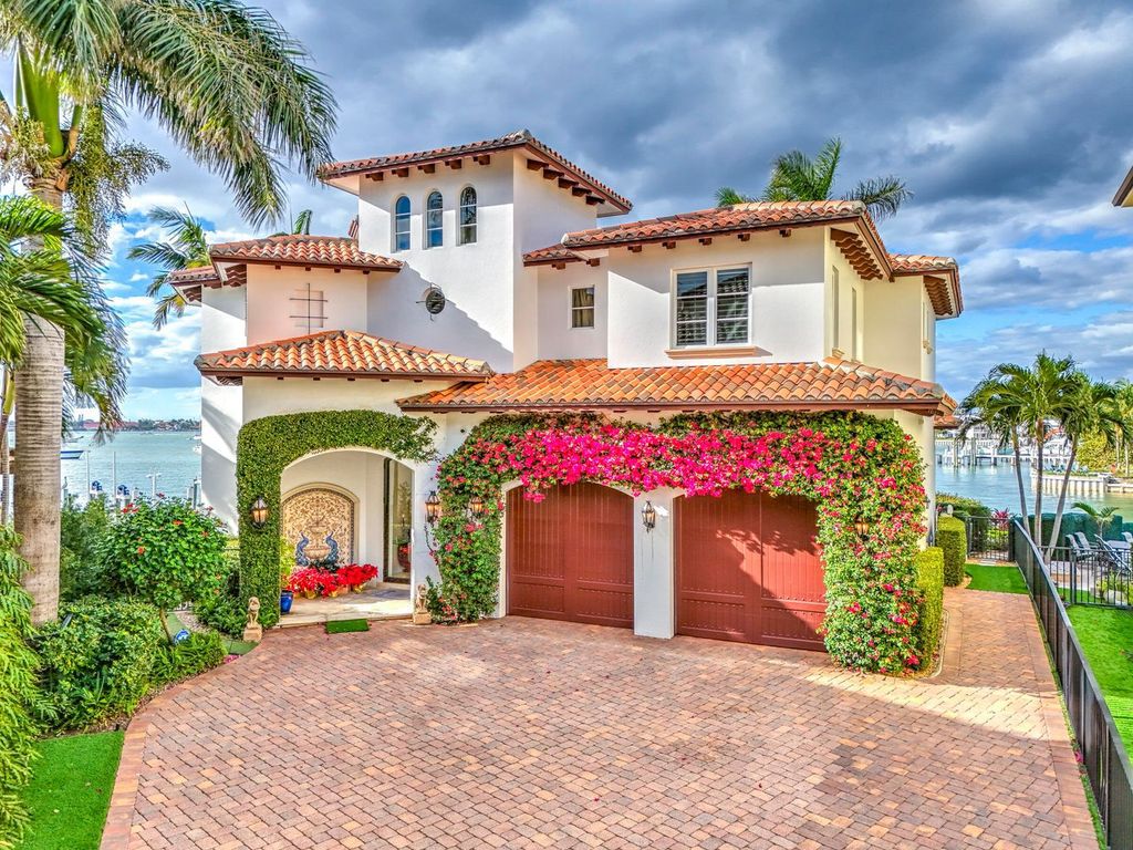 Designed with an open Mediterranean-inspired layout, this 4,034 square feet residence features an office, den, and expansive water views from every room. With 150 feet of waterfront, a 40,000-pound boat lift, and additional space for larger boats and jet skis, it’s a boater’s dream.