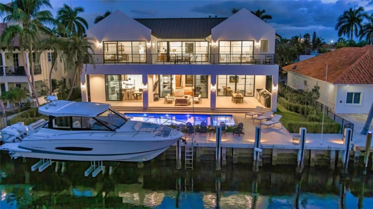 $7.5 Million Luxury Coastal-Farmhouse Estate with 90′ Yacht Dock and Stunning Waterfront Views in Fort Lauderdale