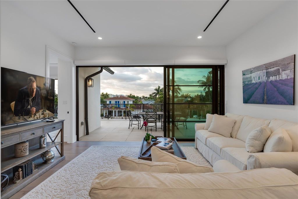 $7.5 Million Luxury Coastal-Farmhouse Estate with 90' Yacht Dock and Stunning Waterfront Views in Fort Lauderdale