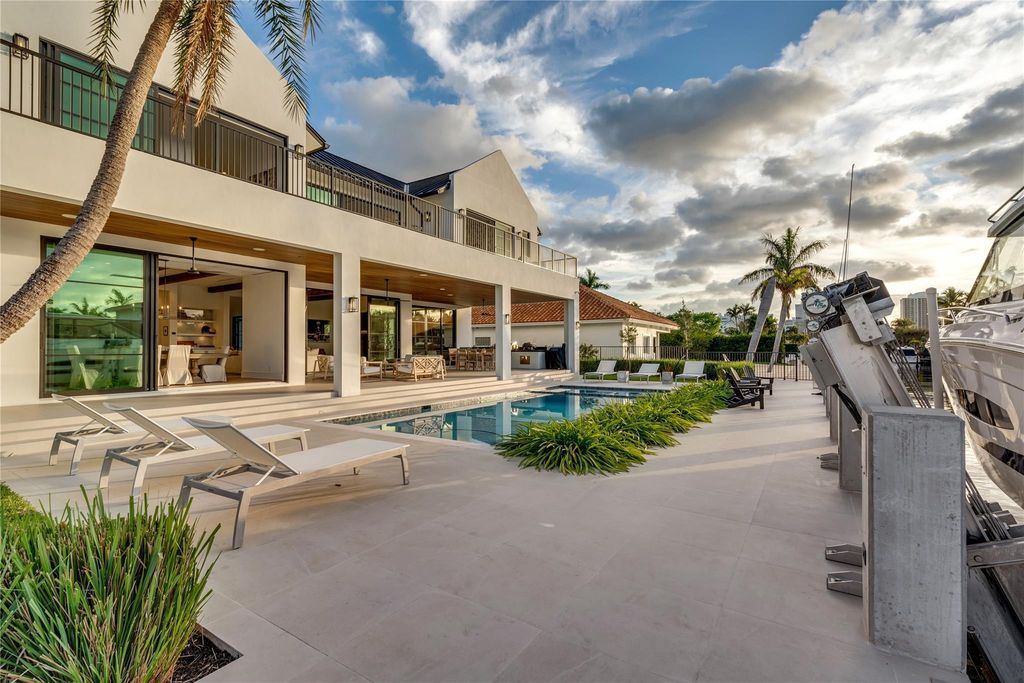 $7.5 Million Luxury Coastal-Farmhouse Estate with 90' Yacht Dock and Stunning Waterfront Views in Fort Lauderdale