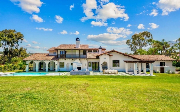 A Masterpiece Reimagined: $7,299,000 Rancho Santa Fe Estate in Prestigious Del Mar Country Club