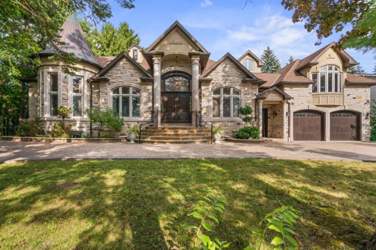 A Perfect Blend of Tradition and Innovation: C$6,388,000 Custom Home in Canada