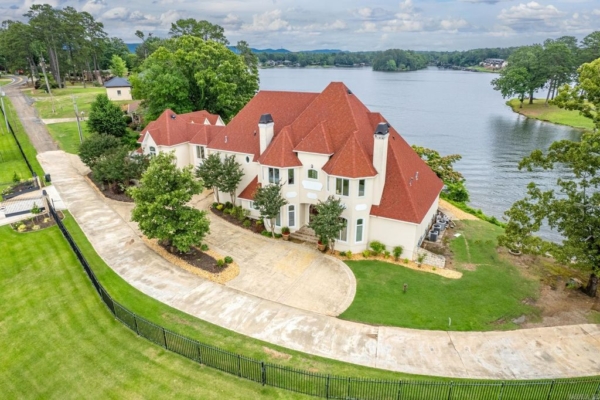 Arkansas Waterfront Paradise: $3.29M Home with Prime Lake Hamilton Views