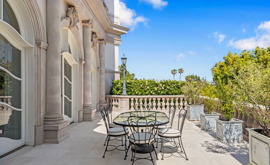 Beverly Hills Luxury A Masterpiece of Classical Architecture and Contemporary Elegance Asking 35 Million 15