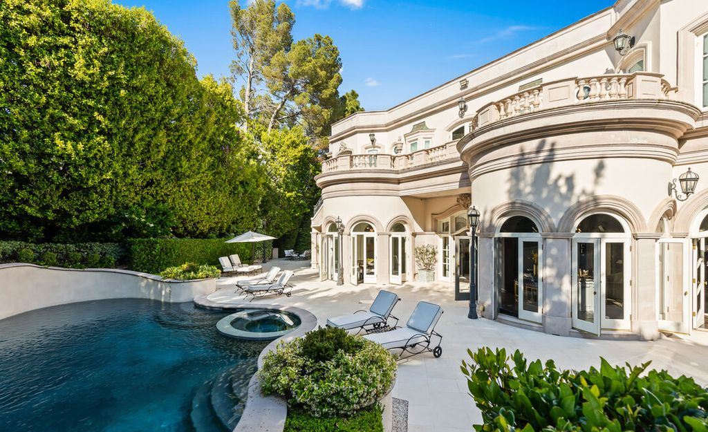 Beverly Hills Luxury A Masterpiece of Classical Architecture and Contemporary Elegance Asking 35 Million 3