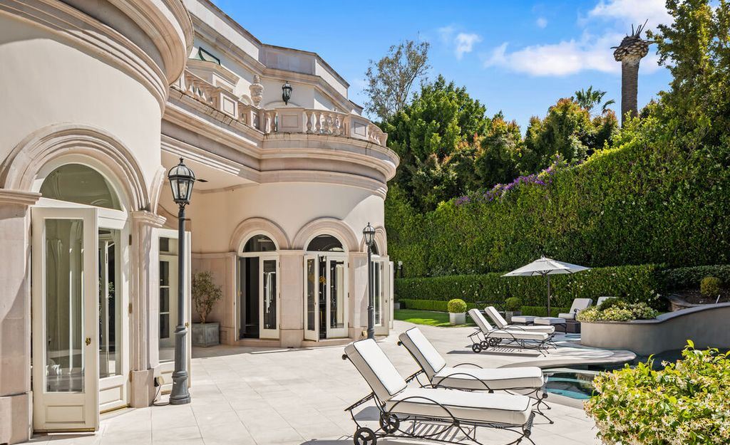 Beverly Hills Luxury A Masterpiece of Classical Architecture and Contemporary Elegance Asking 35 Million 4