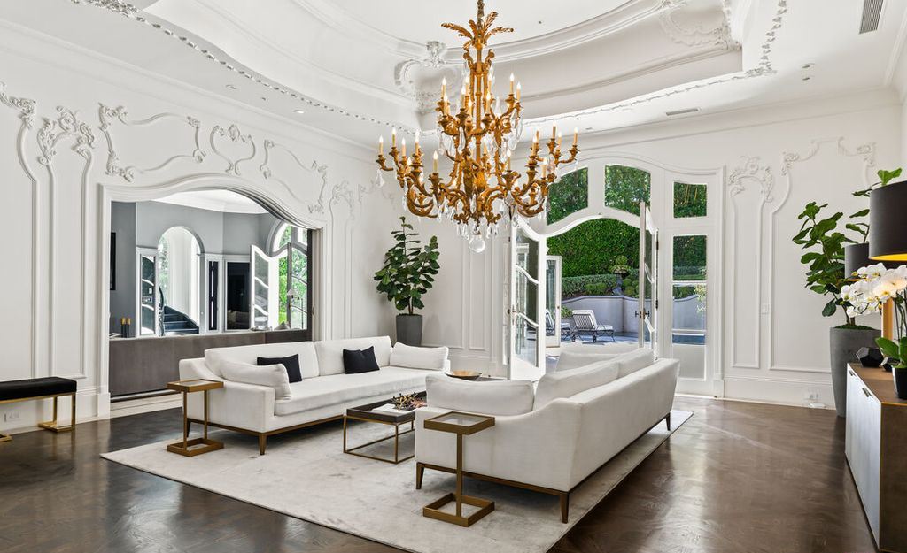 Beverly Hills Luxury A Masterpiece of Classical Architecture and Contemporary Elegance Asking 35 Million 6