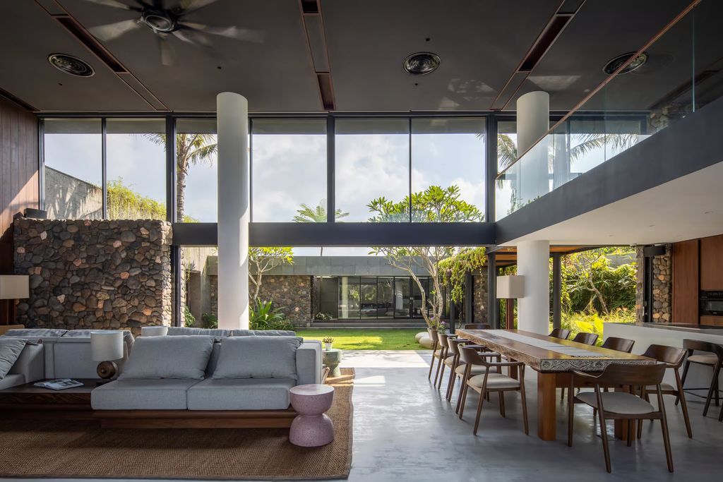 Cumulus Villa, a Tropical Retreat by Arkana Architects 