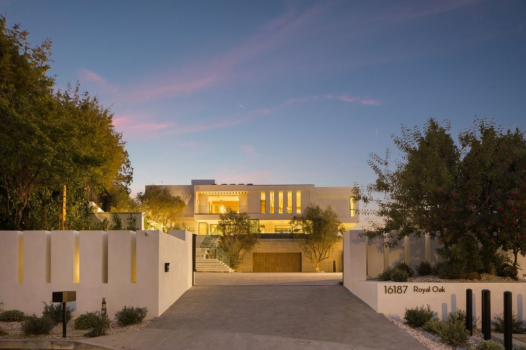 Encino Masterpiece A Bold Statement in Luxury Design and Views for 39.995 Million 2