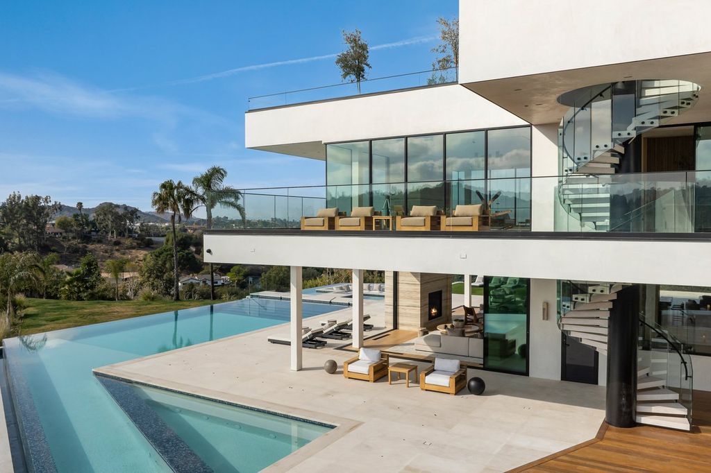 Encino Masterpiece A Bold Statement in Luxury Design and Views for 39.995 Million 28