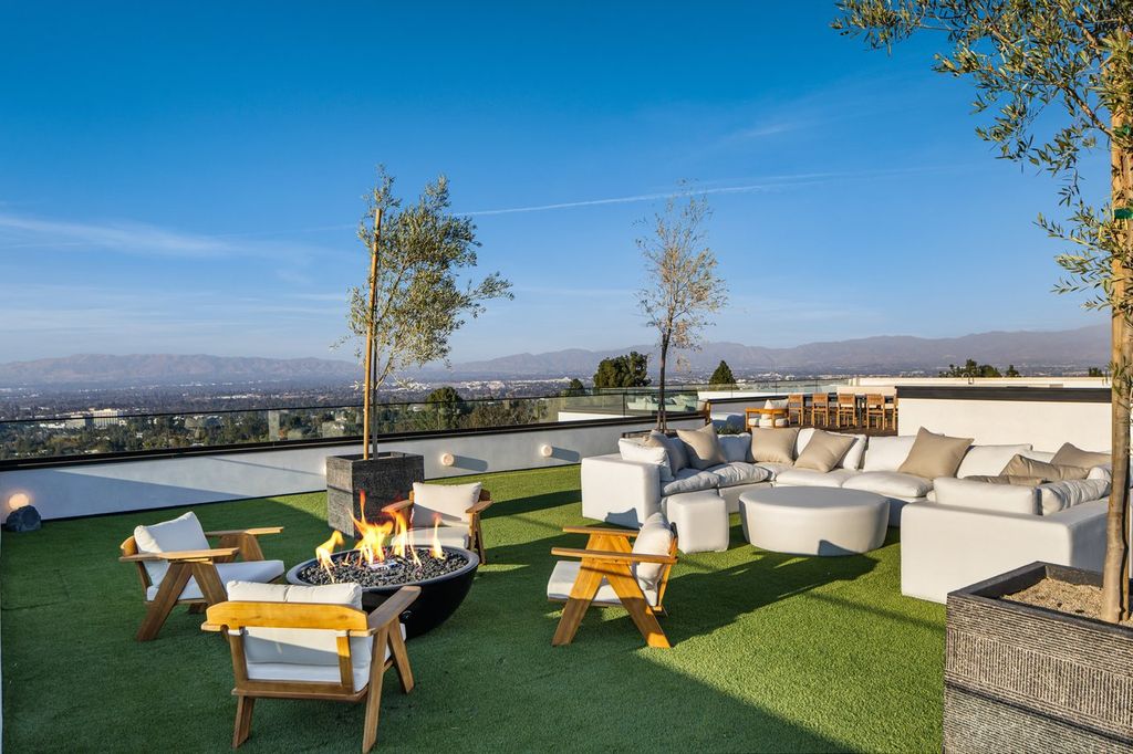 Encino Masterpiece A Bold Statement in Luxury Design and Views for 39.995 Million 29