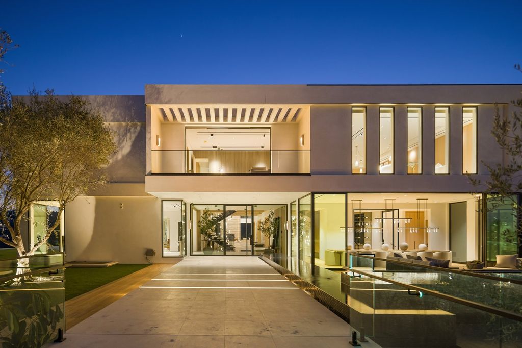 Encino Masterpiece A Bold Statement in Luxury Design and Views for 39.995 Million 3