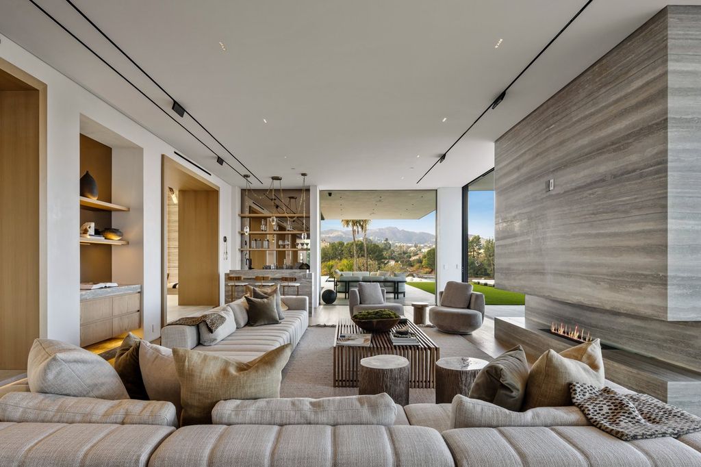 Encino Masterpiece A Bold Statement in Luxury Design and Views for 39.995 Million 9