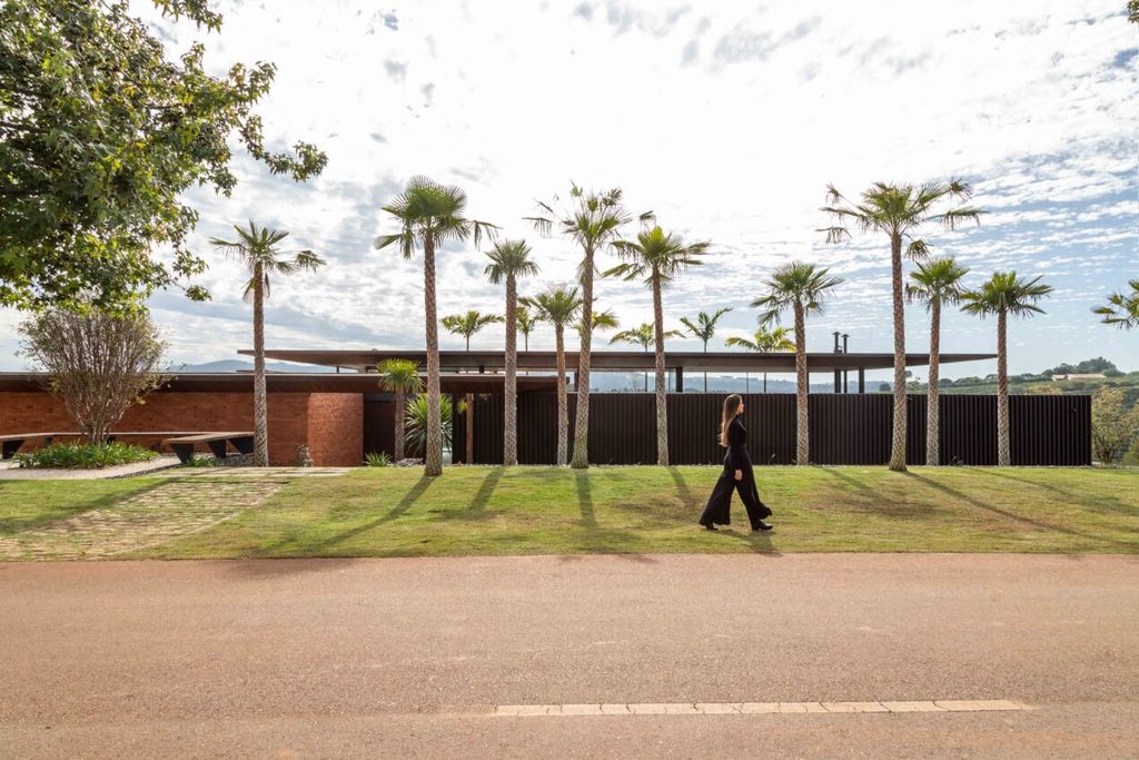 GM House, A Contemporary Home by Padovani Arquitetos