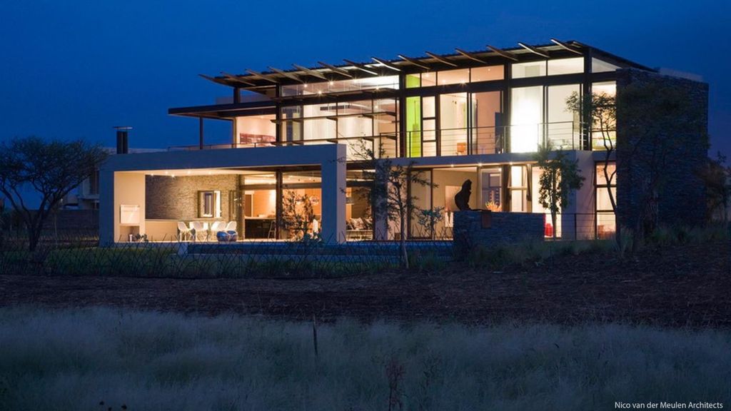 House Serengeti by Nico van der Meulen Architects