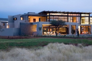 House Serengeti by Nico van der Meulen Architects