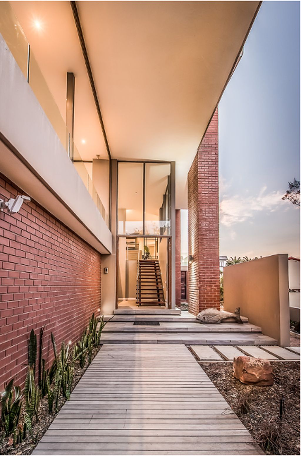 Infinity House, Beachfront Haven by Kevin Lloyd Architects