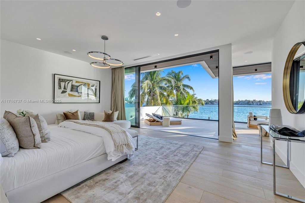 Luxurious $9.5 Million Waterfront Estate with Bay Views, Pool, and Ocean Access in Miami Beach