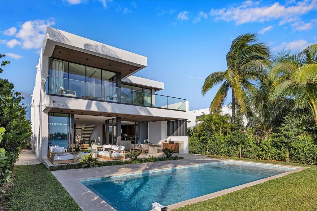 Luxurious $9.5 Million Waterfront Estate with Bay Views, Pool, and Ocean Access in Miami Beach