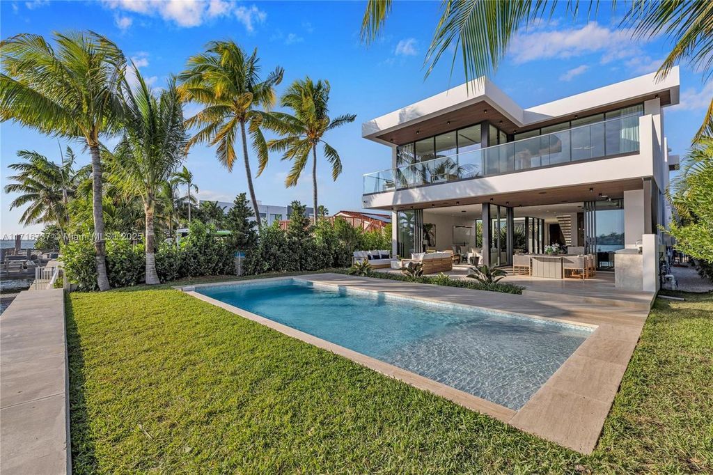 Luxurious $9.5 Million Waterfront Estate with Bay Views, Pool, and Ocean Access in Miami Beach