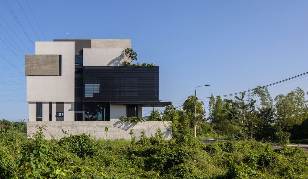 MCHU Villa, Retreat along Da Nang River by MAS Architecture