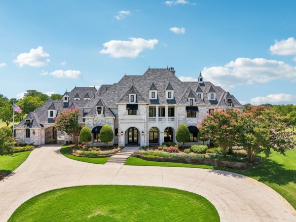 Sophisticated Living Awaits: High-End Finished Residence Available for $3.2 Million in Texas