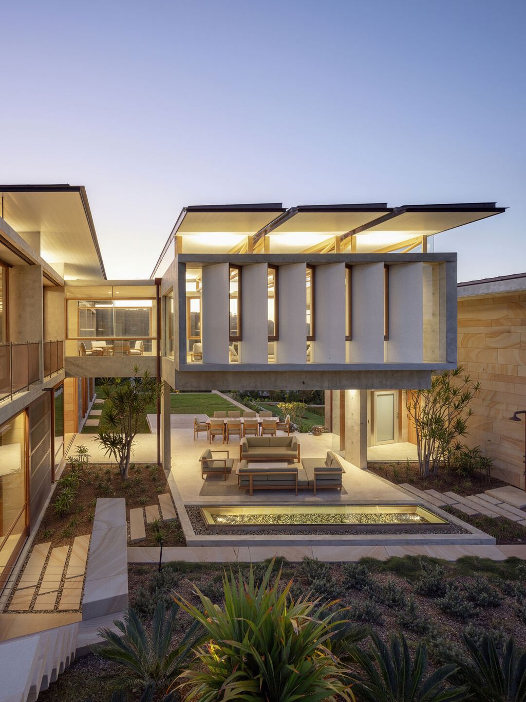 Surfside House in Australia by Richard Cole Architecture