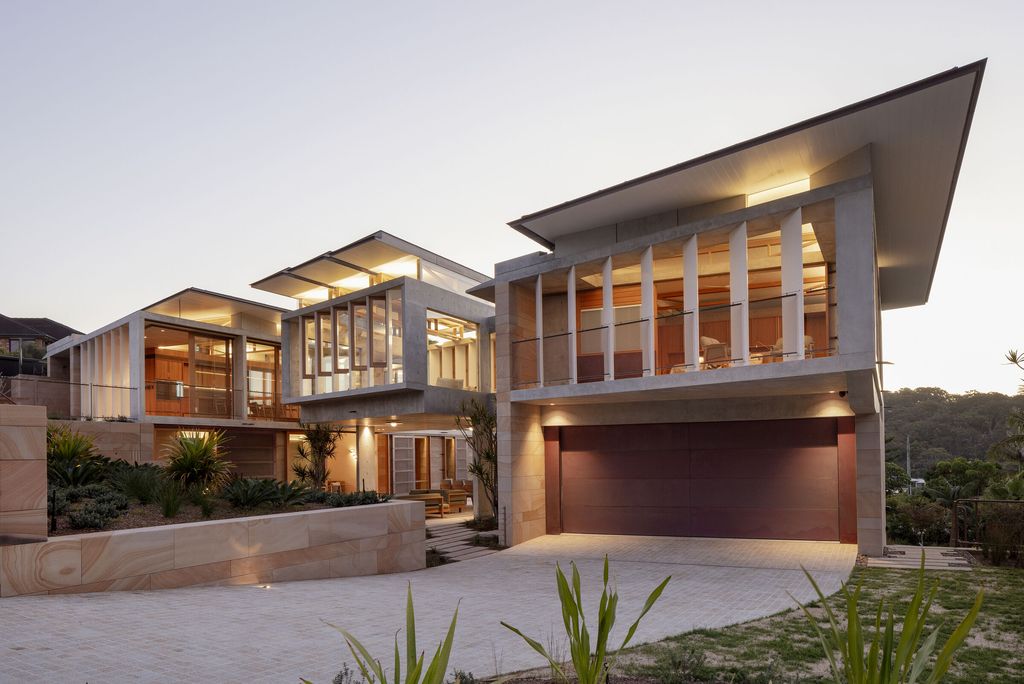 Surfside House in Australia by Richard Cole Architecture