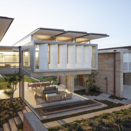 Surfside House in Australia by Richard Cole Architecture