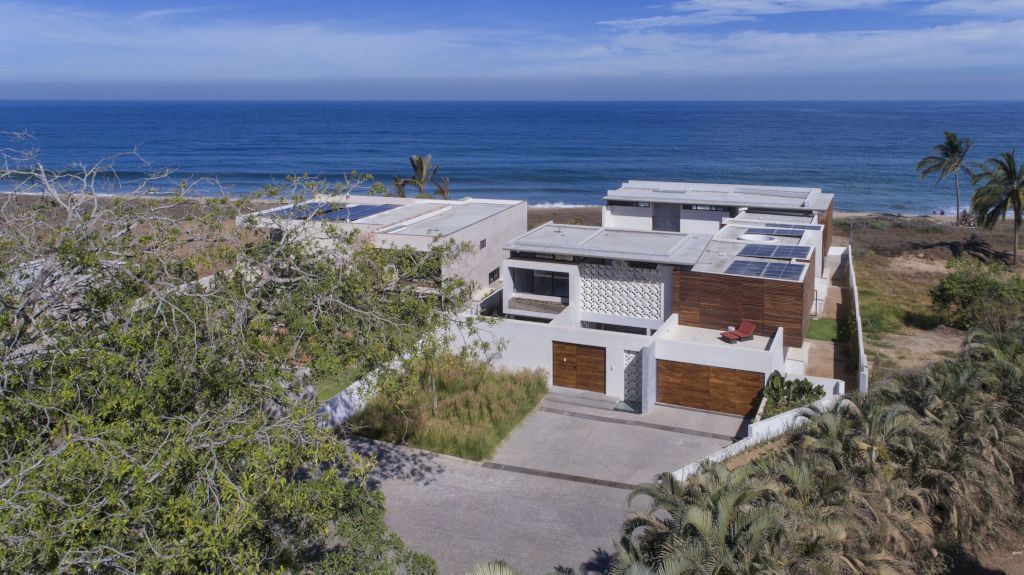 The Beach House for Oceanfront Living by RVO Studio