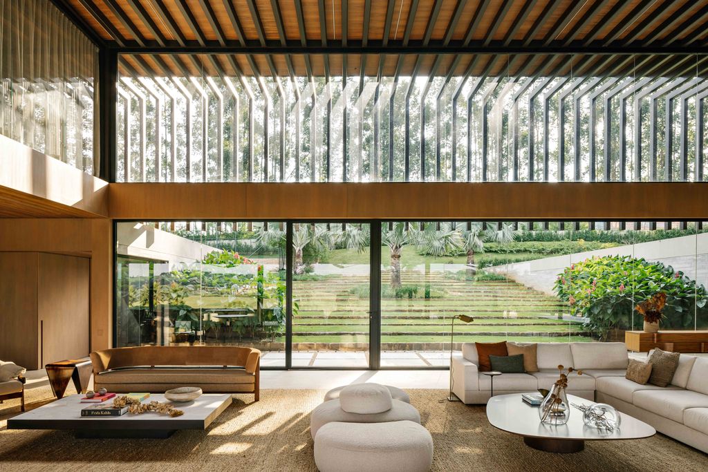 Valencia House, Harmonious Retreat by Padovani Arquitetos