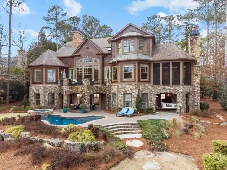 Georgia’s Hidden Gem: Luxurious Lakefront Estate Hits the Market for $6.1 Million