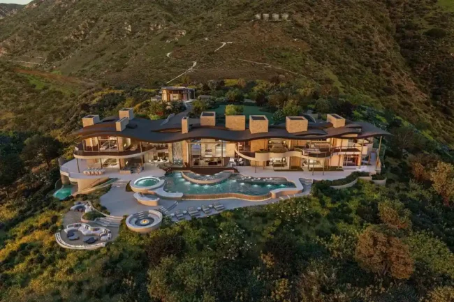 Malibu’s $48 Million Architectural Gem with Panoramic Ocean and Mountain Views