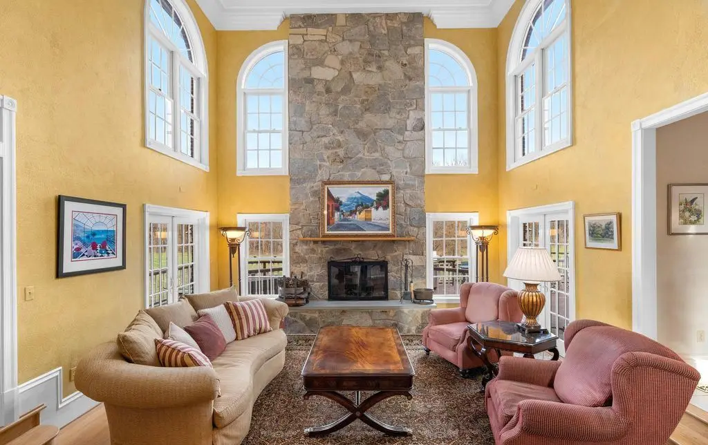 37120 Devon Wick Ln A Stunning Georgian Home in Virginia with Historic Charm and Modern Upgrades—Listed for 2.15 Million 7