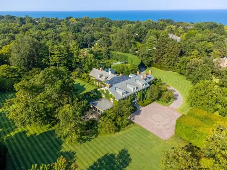 A Majestic Georgian Estate in Lake Forest Lists for $14.975 Million