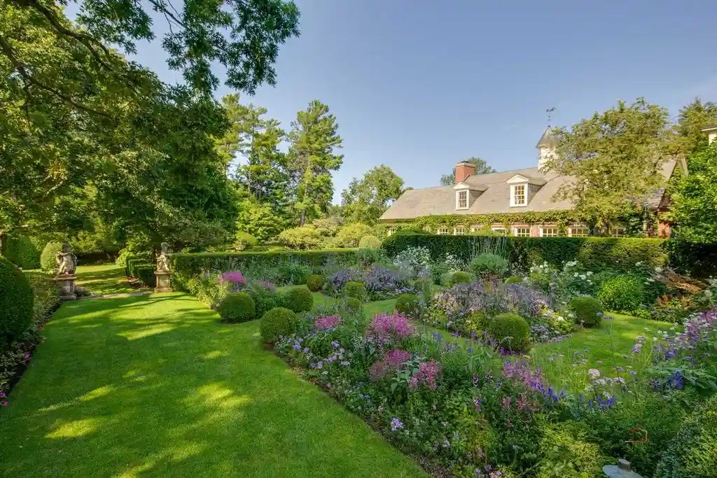 930 E Rosemary Rd A Majestic Georgian Estate in Lake Forest Listed for 14.975 Million 14