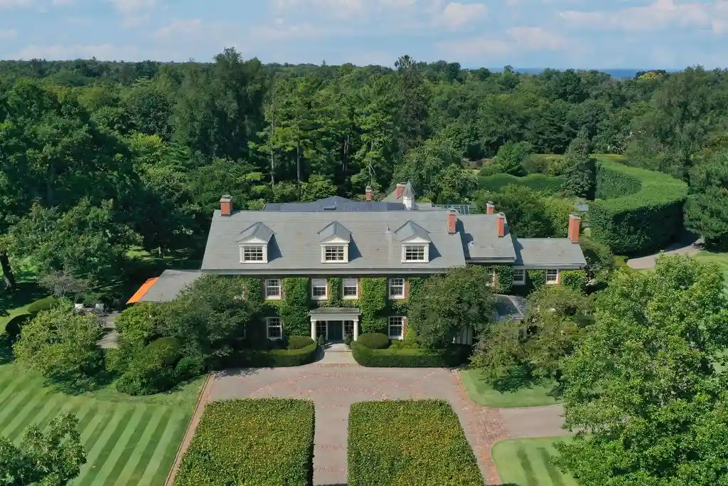 930 E Rosemary Rd A Majestic Georgian Estate in Lake Forest Listed for 14.975 Million 3